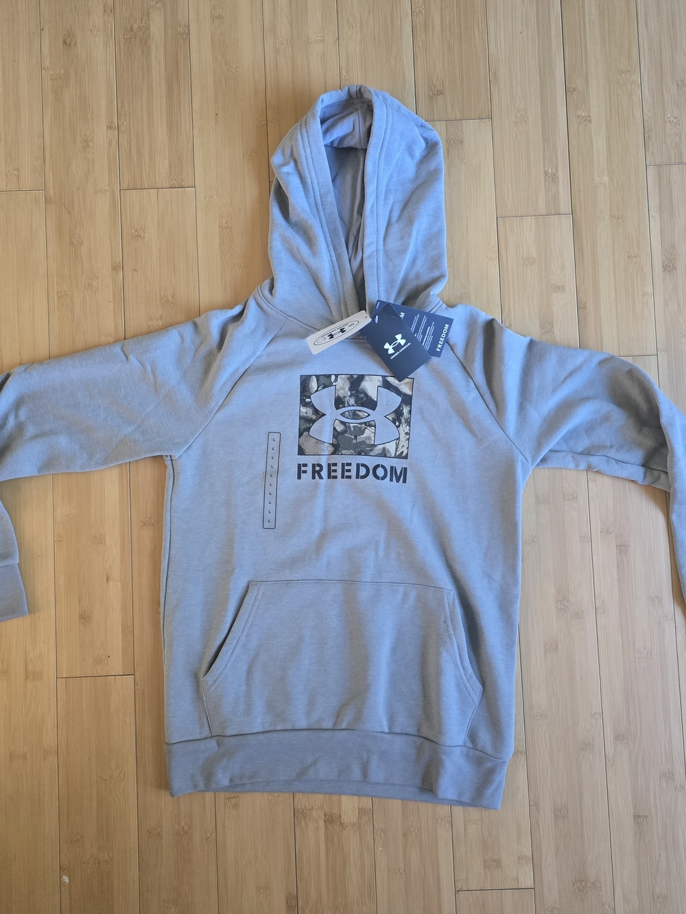 Boys Large Under Armour Freedom Hoodie in Light Gray with Camo Logo